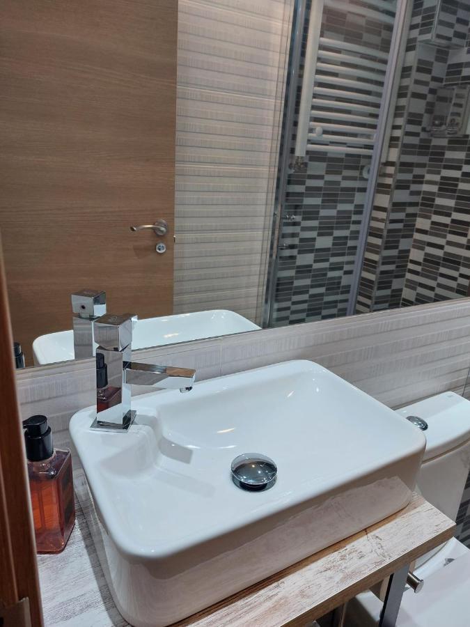 Apartamentos Deluxe Barajas Madrid Exterior foto